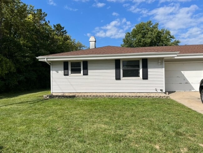 905-907 Black Bridge Rd in Janesville, WI - Building Photo - Building Photo