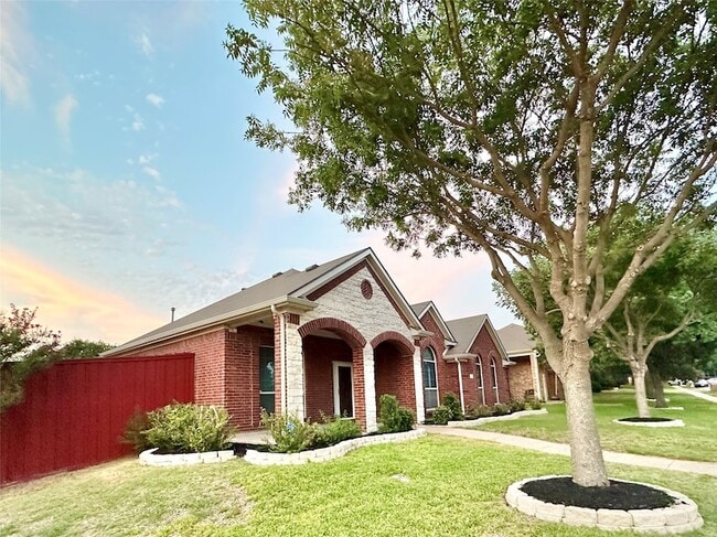9708 Grassland Dr in Frisco, TX - Foto de edificio - Building Photo