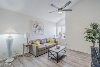 7510 E Thomas Rd in Scottsdale, AZ - Building Photo - Building Photo