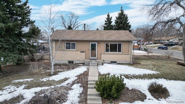 12098 W Virginia Dr in Lakewood, CO - Building Photo - Building Photo
