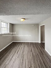 4274 Sweden Dr, Unit 310 in Nashville, TN - Foto de edificio - Building Photo