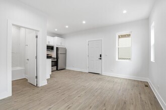 3040 N Drake Ave in Chicago, IL - Building Photo - Building Photo