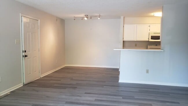 1563 N King St in Hampton, VA - Building Photo - Building Photo