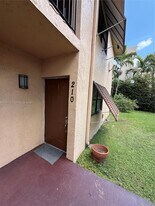 6854 NW 173rd Dr in Hialeah, FL - Building Photo