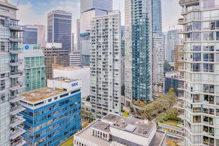 The Sapphire in Vancouver, BC - Building Photo
