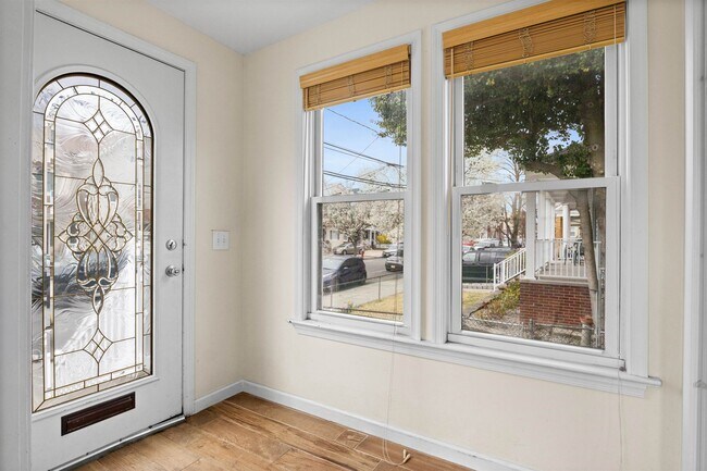 37 E 35th St in Bayonne, NJ - Building Photo - Building Photo