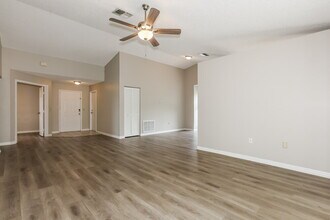 603 Chilt Dr in Brandon, FL - Foto de edificio - Building Photo