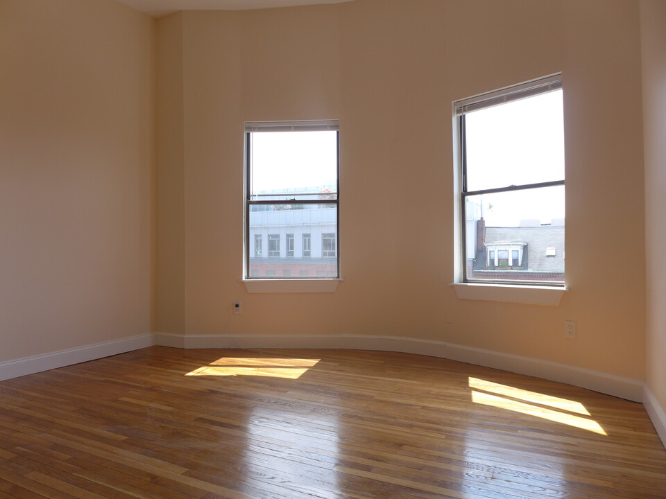 652 Massachusetts Ave, Unit 4 in Boston, MA - Building Photo