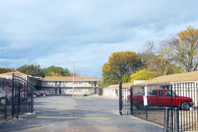 Cypress Court in Memphis, TN - Building Photo - Building Photo