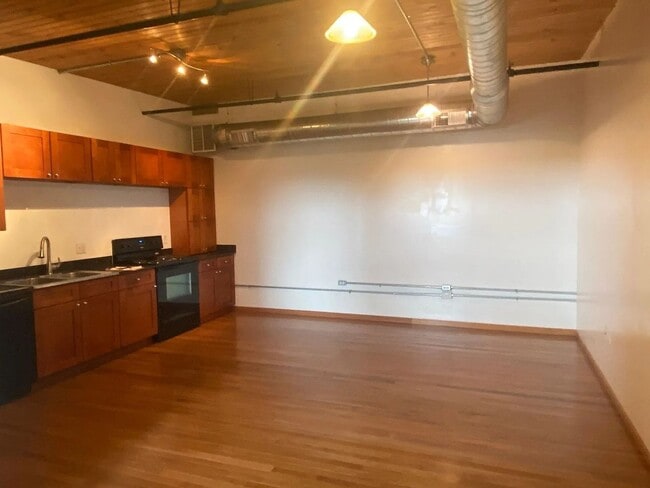 111 N Main St in Kirksville, MO - Foto de edificio - Building Photo