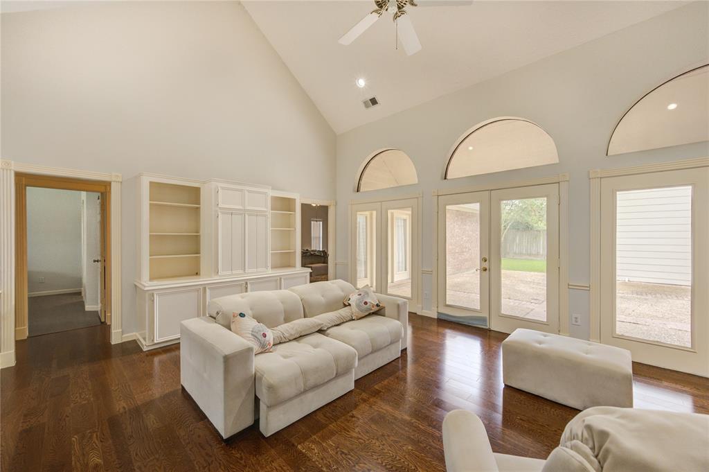 14323 Burgoyne Rd in Houston, TX - Building Photo