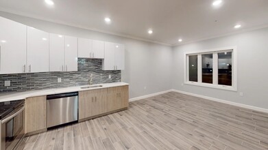 340 West Side Ave in Jersey City, NJ - Building Photo - Building Photo