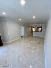 270 E Flamingo Rd in Las Vegas, NV - Building Photo - Building Photo