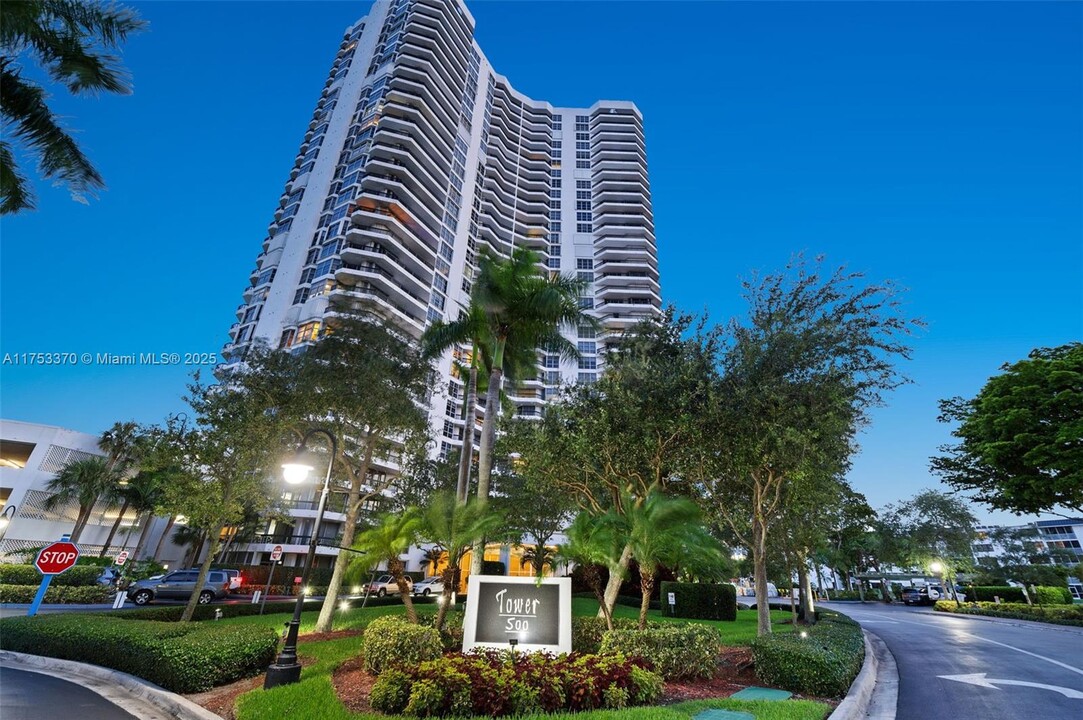 3530 Mystic Pointe Dr, Unit # 1913 in Aventura, FL - Building Photo