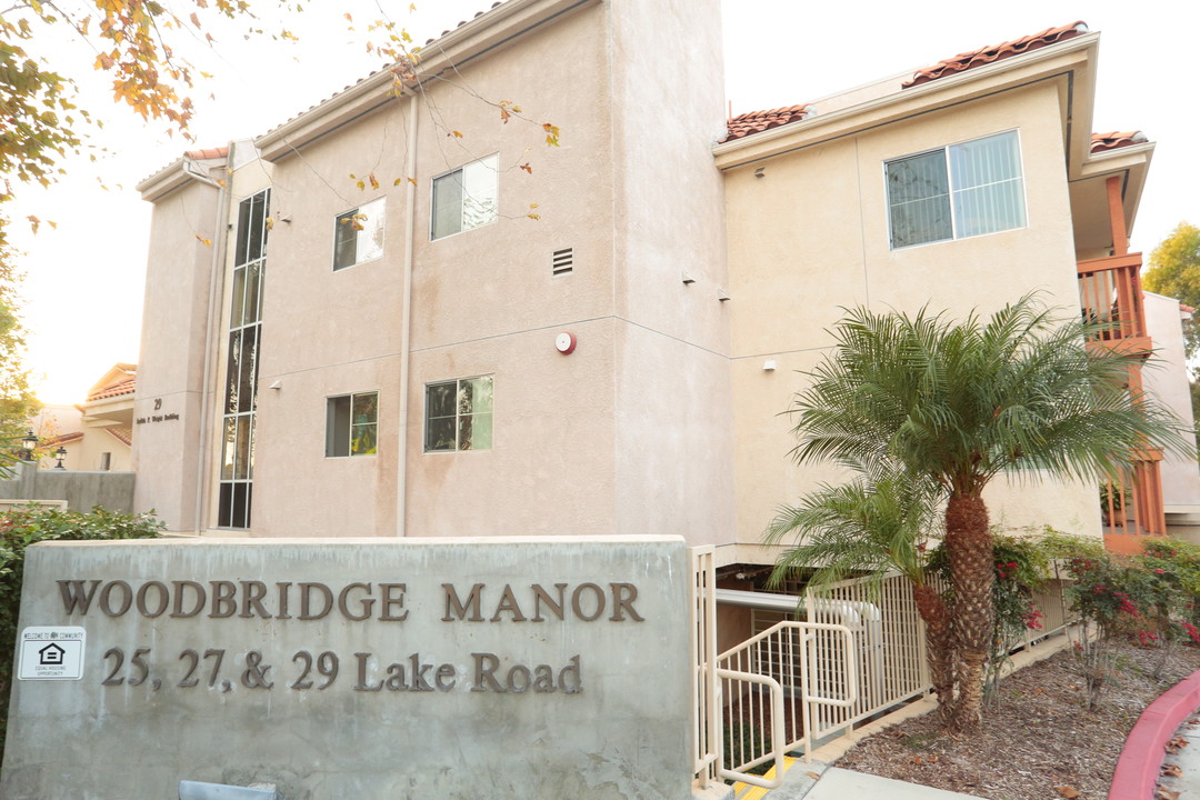 Woodbridge Manor in Irvine, CA - Building Photo