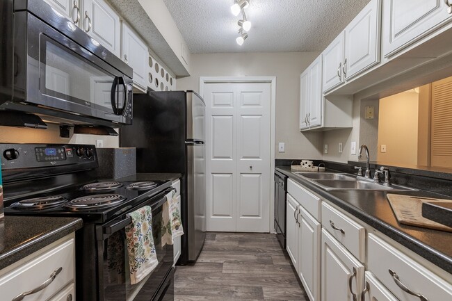 Hampton Greene Apartment Homes in Columbia, SC - Building Photo - Building Photo