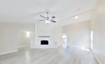 490 Justice Dr in Cedar Hill, TX - Building Photo - Building Photo