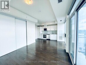 460 Adelaide St E in Toronto, ON - Building Photo - Building Photo