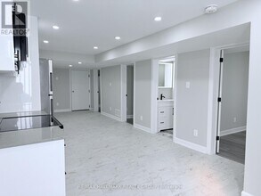 131 Camelia Ave in Ottawa, ON - Building Photo - Building Photo