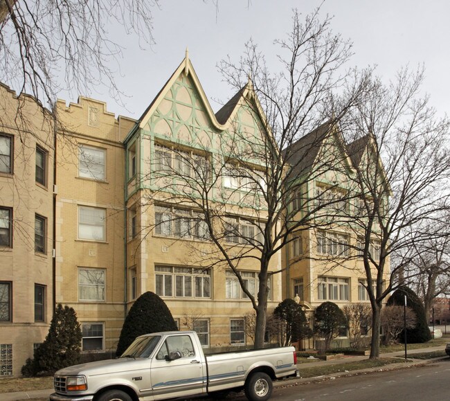 Twin Gables in Chicago, IL - Building Photo - Building Photo