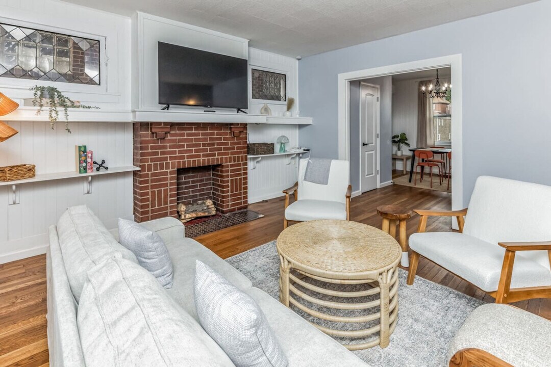 212 Lenox Ave in Pittsburgh, PA - Building Photo
