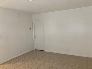 466 Sunshine Dr in Coconut Creek, FL - Building Photo - Building Photo