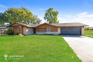 101 Patti J St in Greenville, TX - Building Photo