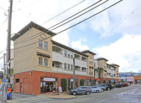 7598 Monterey St in Gilroy, CA - Foto de edificio - Building Photo