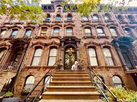 556 Chapel St in New Haven, CT - Building Photo