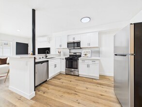 The Stanley Off Sunset in Los Angeles, CA - Building Photo - Building Photo