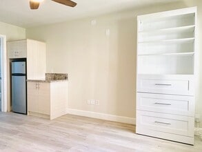 1141 Silverado St in San Diego, CA - Foto de edificio - Building Photo