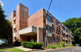 Avon Apartments in Stratford, CT - Foto de edificio - Building Photo