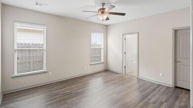 1237 Foxtail Dr in Baton Rouge, LA - Foto de edificio - Building Photo