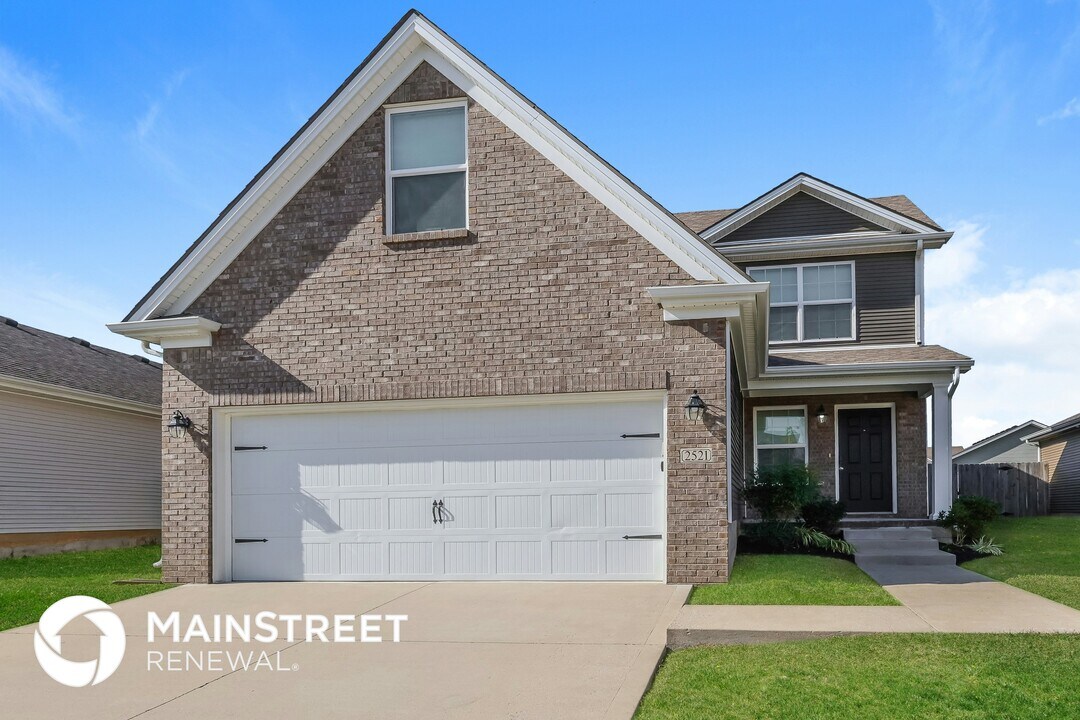 2521 Guildhall Ln in Lexington, KY - Building Photo