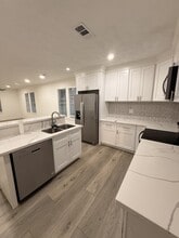 913 Block St in Port Neches, TX - Building Photo - Building Photo