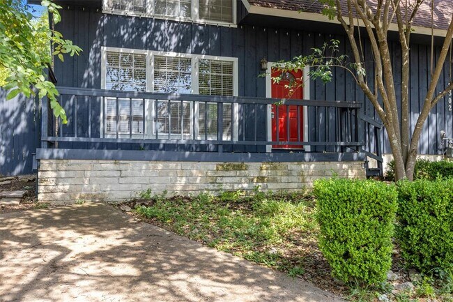 3302 Doolin Dr in Austin, TX - Foto de edificio - Building Photo