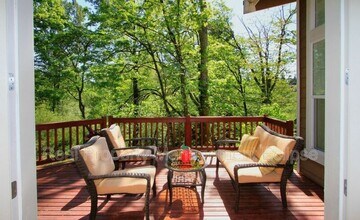 11011 NE 100th Pl in Kirkland, WA - Building Photo - Building Photo