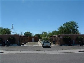 301-305 Wisconsin St NE in Albuquerque, NM - Foto de edificio - Building Photo