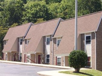 Deer Park Apartments in Spruce Pine, NC - Foto de edificio