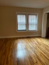 1133 Oak Ave, Unit 1135-E2 in Evanston, IL - Building Photo - Building Photo