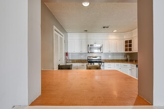 45 Tulip Ln in Freehold, NJ - Building Photo - Building Photo