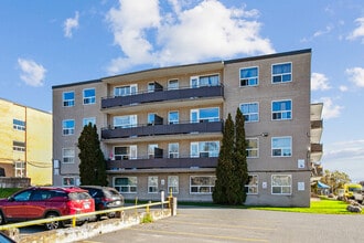 Lake Street Apartments in Sault Ste Marie, ON - Building Photo - Building Photo