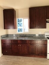304 E Valencia Ave in Burbank, CA - Building Photo - Building Photo