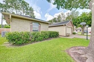 16355 Sierra Grande Dr in Houston, TX - Building Photo - Building Photo
