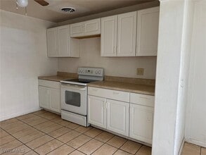 2217 Jackson St in Ft. Myers, FL - Foto de edificio - Building Photo