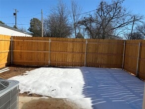 325 N Cleveland Ave in Shawnee, OK - Building Photo - Building Photo