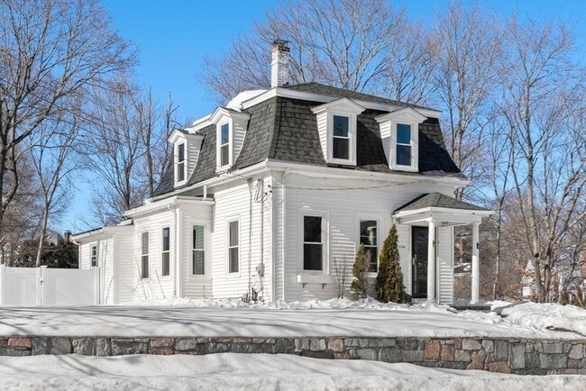 1104 Pleasant St in Weymouth, MA - Building Photo - Building Photo