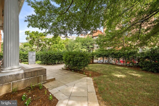 2007 Wyoming Ave NW in Washington, DC - Foto de edificio - Building Photo