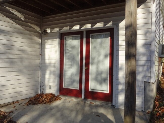 6332 Igo Rd, Unit Studio