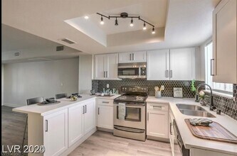 1436 N Jones Blvd in Las Vegas, NV - Building Photo - Building Photo